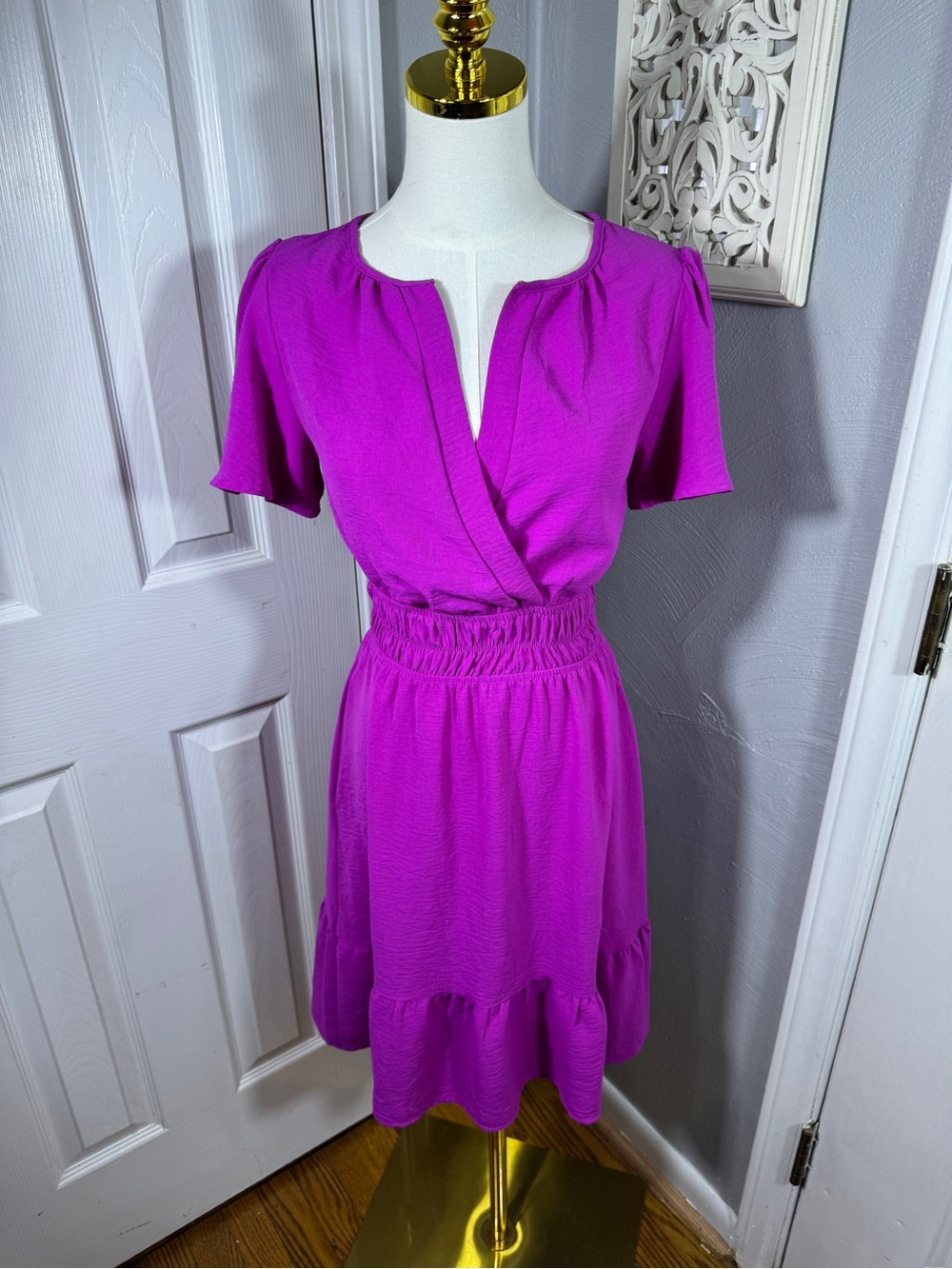 Monteau Los Angeles Orchid Purple Surplice Ruffle Dress Size S Stretch Fit Flare